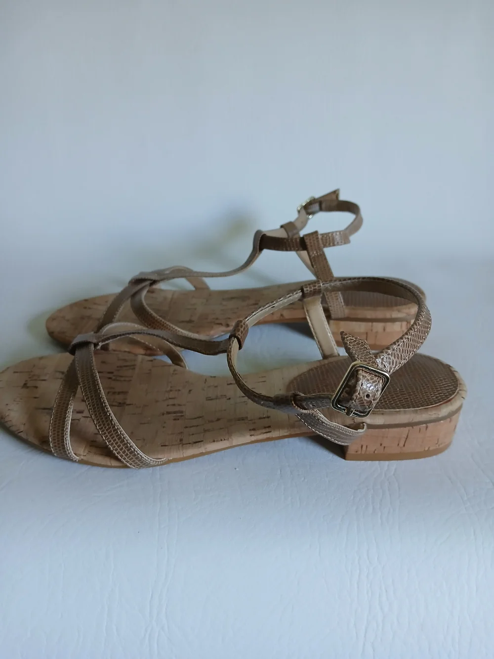 Talbots Tan Cork T-Strap Sandals Flat Heel Sz7.5M Size Buckle